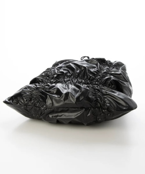 CACHELLIE(カシェリエ)の「GATHER DRAWSTRING BAG(ショルダーバッグ・レディース・ブラック・FREE)」の3枚目の写真