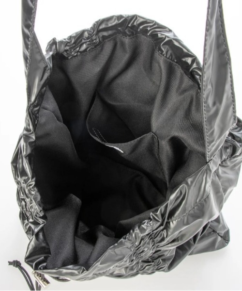 CACHELLIE(カシェリエ)の「GATHER DRAWSTRING BAG(ショルダーバッグ・レディース・ブラック・FREE)」の4枚目の写真