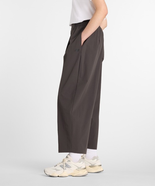 NEW BALANCE(ニューバランス)の「NB GREY オーバーサイズパンツ(スラックス・レディース・スミクロ/ベージュ・MEDIUM/LARGE/X-LARGE/SMALL)」の3枚目の写真