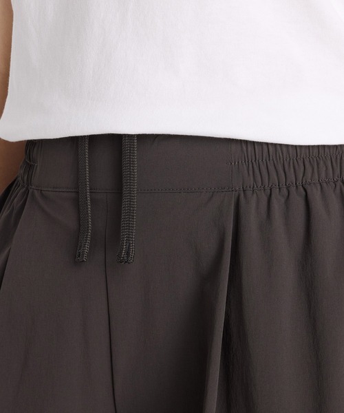 NEW BALANCE(ニューバランス)の「NB GREY オーバーサイズパンツ(スラックス・レディース・スミクロ/ベージュ・MEDIUM/LARGE/X-LARGE/SMALL)」の6枚目の写真