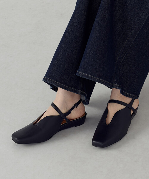 COMME CA ISM（コムサイズム）の「バックスリング パンプス（パンプス・レディース・ブラック/ガンメタ・24.5cm/23.5cm/22.5cm）」の2枚目の写真