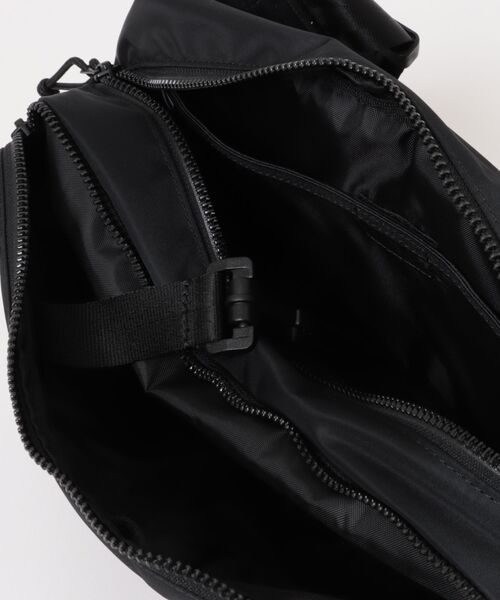 NEW ERA（ニューエラ）の「【NEW ERA/ニューエラ】スクエア ウエストバッグ 7L ナイロンツイル ブラック（ボディバッグ/ウエストポーチ・メンズ・ブラック・FREE）」の4枚目の写真