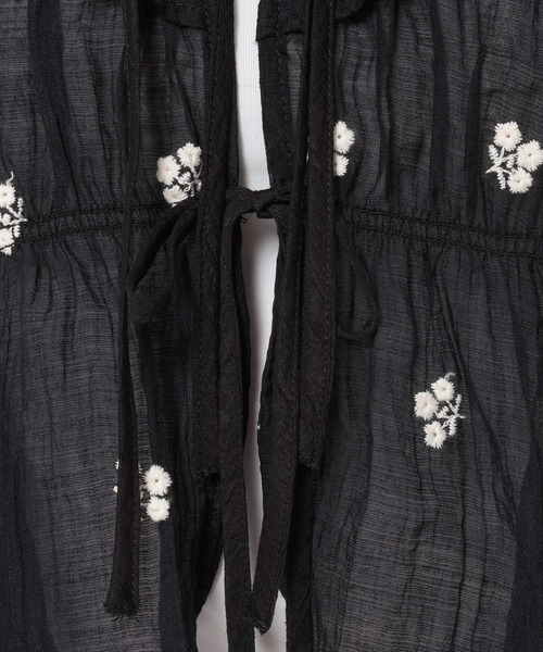 LOWRYS FARM（ローリーズファーム）の「ヨウリュウシシュウブラウス 663971（シャツ/ブラウス・レディース・アイボリー/ブラック・FREE）」の11枚目の写真