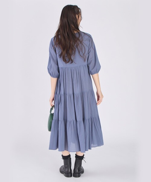 To b. by agnes b.（トゥービーバイアニエスベー）の「コットン シフォン ティアード ワンピース（ワンピース・レディース・ブルー・40/38/36）」の6枚目の写真