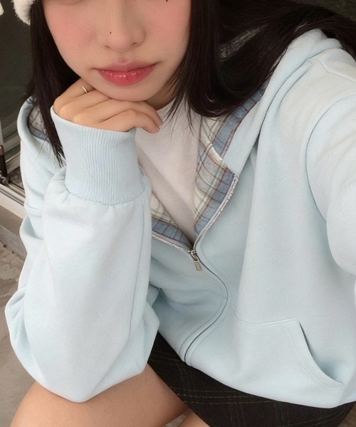 SHOUYO（ショウヨウ）の「チェックフードが映える大人カジュアルジップパーカー（パーカー・レディース・グレー/ブルー・M）」の5枚目の写真