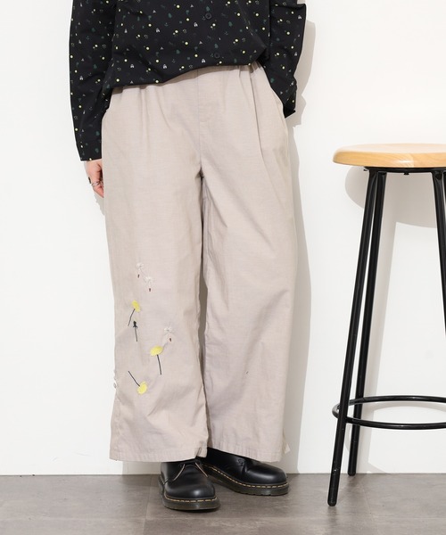 Emago（イマゴ）の「EMAGO たんぽぽ刺繍ﾃｰﾊﾟｰﾄﾞﾊﾟﾝﾂ（その他パンツ・レディース・アイボリー/ブラック/ネイビー・FREE）」の4枚目の写真