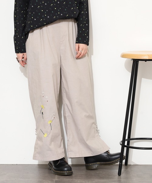 Emago（イマゴ）の「EMAGO たんぽぽ刺繍ﾃｰﾊﾟｰﾄﾞﾊﾟﾝﾂ（その他パンツ・レディース・アイボリー/ブラック/ネイビー・FREE）」の5枚目の写真