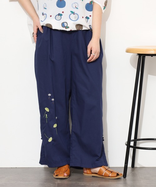 Emago（イマゴ）の「EMAGO たんぽぽ刺繍ﾃｰﾊﾟｰﾄﾞﾊﾟﾝﾂ（その他パンツ・レディース・アイボリー/ブラック/ネイビー・FREE）」の22枚目の写真