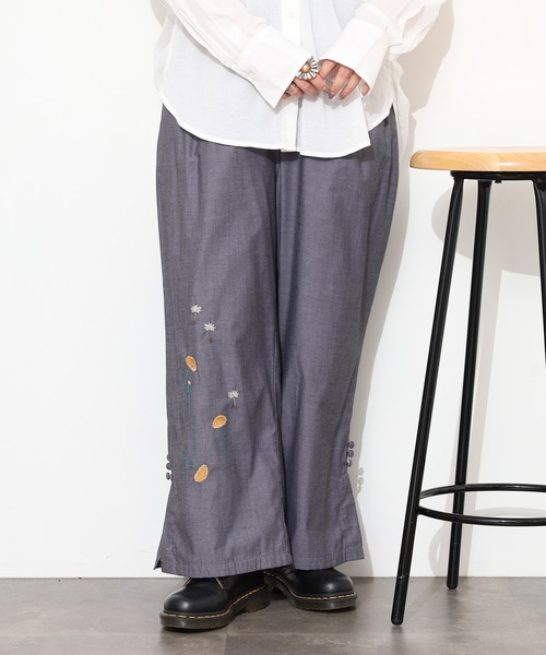 Emago（イマゴ）の「EMAGO たんぽぽ刺繍ﾃｰﾊﾟｰﾄﾞﾊﾟﾝﾂ（その他パンツ・レディース・アイボリー/ブラック/ネイビー・FREE）」の12枚目の写真