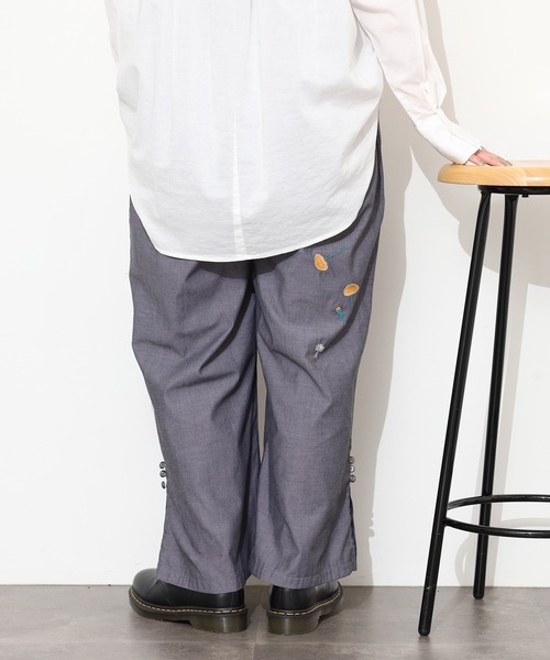 Emago（イマゴ）の「EMAGO たんぽぽ刺繍ﾃｰﾊﾟｰﾄﾞﾊﾟﾝﾂ（その他パンツ・レディース・アイボリー/ブラック/ネイビー・FREE）」の15枚目の写真
