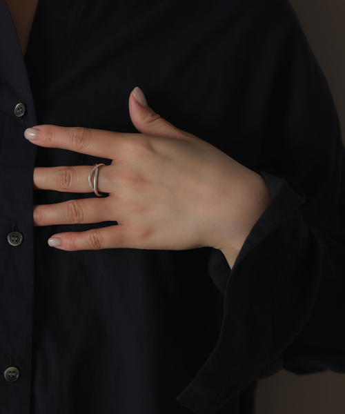 Lilas(リラ)の「【SAMH by LILAS】 2カーブリング SV(リング・レディース・シルバー・15 /13)」の3枚目の写真