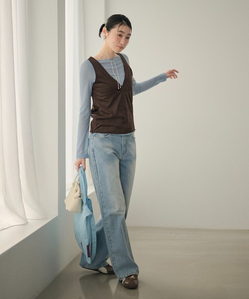 LAULEN(ローレン)の「suede like cache coeur back ribbon vest /スエード調カシュクールバックリボンベスト(ベスト・レディース・ブラウン/グレイッシュベージュ・FREE)」の3枚目の写真