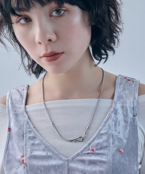 GOLDY（ゴールディ）の「【金属アレルギー軽減】ニュアンス フック × スネーク チェーン ステンレス ネックレス（ネックレス・レディース・ゴールド/シルバー・FREE）」の9枚目の写真