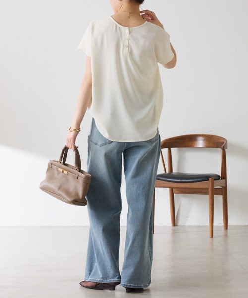 COLLAGE GALLARDAGALANTE（コラージュガリャルダガランテ）の「大人キレイ目フレンチロゴスリーブTシャツ/WEB限定（Tシャツ/カットソー・レディース・チャコールグレー/オフホワイト・FREE）」の15枚目の写真