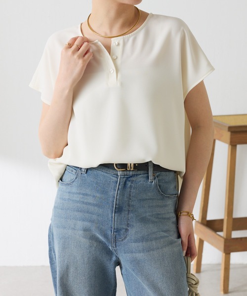 COLLAGE GALLARDAGALANTE（コラージュガリャルダガランテ）の「大人キレイ目フレンチロゴスリーブTシャツ/WEB限定（Tシャツ/カットソー・レディース・チャコールグレー/オフホワイト・FREE）」の21枚目の写真