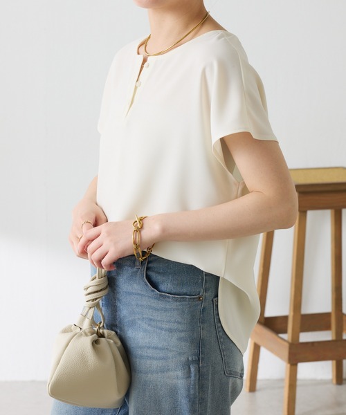 COLLAGE GALLARDAGALANTE（コラージュガリャルダガランテ）の「大人キレイ目フレンチロゴスリーブTシャツ/WEB限定（Tシャツ/カットソー・レディース・チャコールグレー/オフホワイト・FREE）」の22枚目の写真