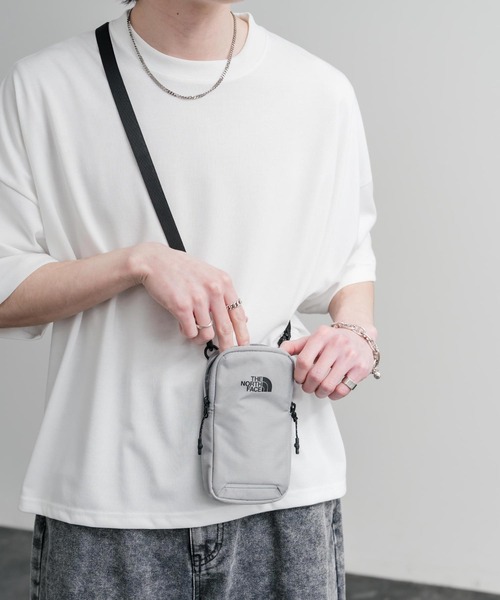 Rocky Monroe(ロッキーモンロー)の「THE NORTH FACE ザ・ノースフェイス ASCEND MULTI TREKKING POUCH ワンポイントロゴミニショルダーバッグ(ショルダーバッグ・メンズ・ブラック/ライトベージュ/グレー・FREE)」の7枚目の写真
