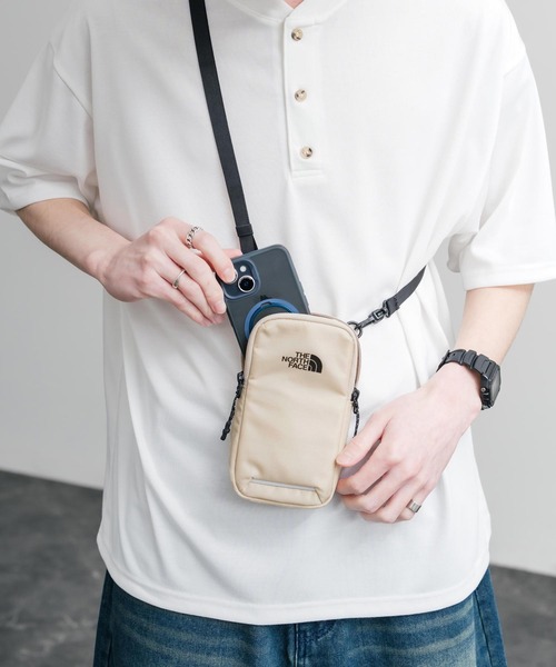 Rocky Monroe(ロッキーモンロー)の「THE NORTH FACE ザ・ノースフェイス ASCEND MULTI TREKKING POUCH ワンポイントロゴミニショルダーバッグ(ショルダーバッグ・メンズ・ブラック/ライトベージュ/グレー・FREE)」の11枚目の写真