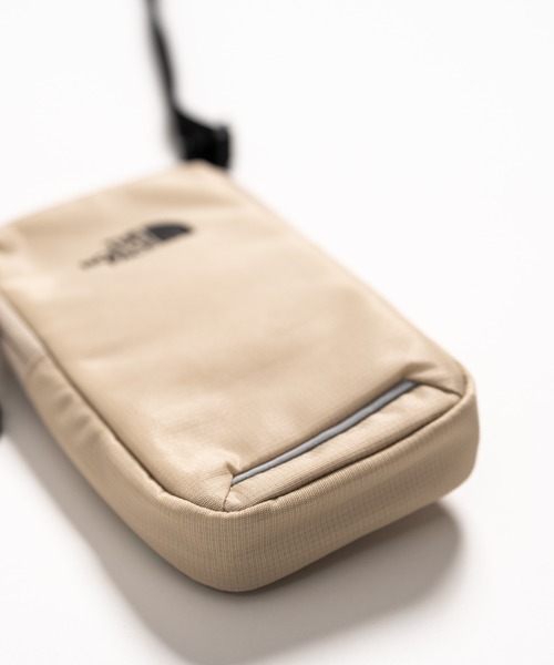 Rocky Monroe(ロッキーモンロー)の「THE NORTH FACE ザ・ノースフェイス ASCEND MULTI TREKKING POUCH ワンポイントロゴミニショルダーバッグ(ショルダーバッグ・メンズ・ブラック/ライトベージュ/グレー・FREE)」の17枚目の写真