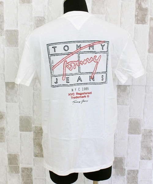 TOMMY HILFIGER(トミーヒルフィガー)の「TMJ レギュラーサインスプレー SS バックプリントTシャツ(Tシャツ/カットソー・メンズ・ブラック/ナチュラル・XL/L/M)」の3枚目の写真