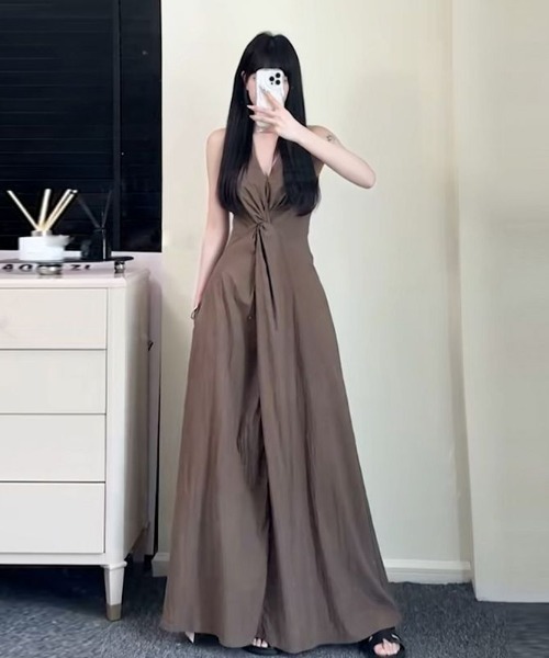 AMAJI（アマジ）の「Vネック ウエストタック ロングワンピース（ワンピース・レディース・ブラウン/ブラック・X-LARGE/LARGE/MEDIUM/SMALL）」の3枚目の写真