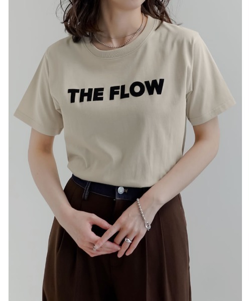 Re:EDIT（リエディ）の「[2026 SUMMER COLLECTION][UVカット][接触冷感]プレーティング天竺フロッキーロゴプリントTシャツ（Tシャツ/カットソー・レディース・ブラック/ホワイト×ブラック/ホワイト×ネイビー/チャコール/ベージュ/レッド・MEDIUM/LARGE）」の5枚目の写真