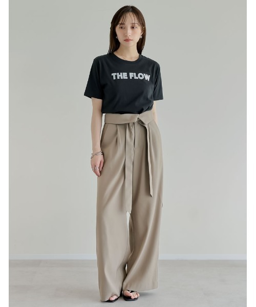 Re:EDIT（リエディ）の「[2026 SUMMER COLLECTION][UVカット][接触冷感]プレーティング天竺フロッキーロゴプリントTシャツ（Tシャツ/カットソー・レディース・ブラック/ホワイト×ブラック/ホワイト×ネイビー/チャコール/ベージュ/レッド・MEDIUM/LARGE）」の8枚目の写真