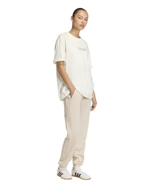 adidas(アディダス)の「アディダス adidas スタジアム オーバーサイズ グラフィック Tシャツ(Tシャツ/カットソー・レディース・オフホワイト/ネイビー・M/L/XL/S)」の12枚目の写真