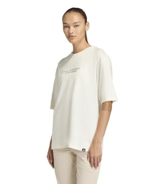 adidas(アディダス)の「アディダス adidas スタジアム オーバーサイズ グラフィック Tシャツ(Tシャツ/カットソー・レディース・オフホワイト/ネイビー・M/L/XL/S)」の11枚目の写真