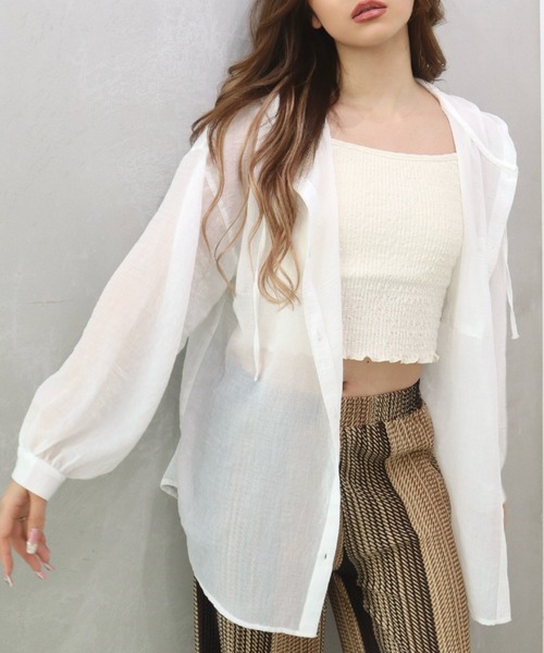 CECIL McBEE(セシルマクビー)の「ボリューム袖フーディーシャツ(シャツ/ブラウス・レディース・オフホワイト/ライトベージュ/ブラック・MEDIUM/LARGE)」の1枚目の写真