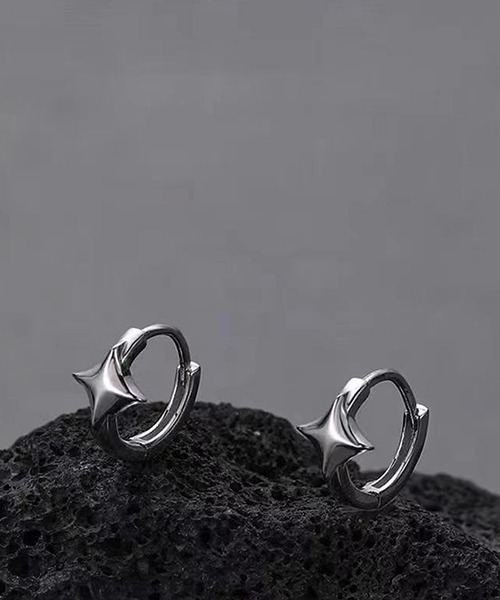 tunee(チュニー)の「Y2K スターモチーフ フープピアス シルバー 両耳用 ユニセックス(DAY)(ピアス(両耳用)・メンズ・シルバー・FREE)」の5枚目の写真