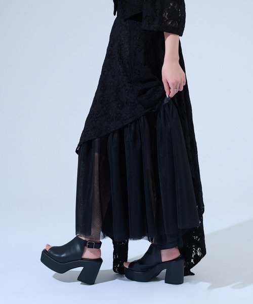 Ellno de Mavie(エルノデメヴィ)の「アシンメトリーフレアレーススカート/SETUP対応(スカート・レディース・パープル/ブラック/ブルー・FREE)」の4枚目の写真