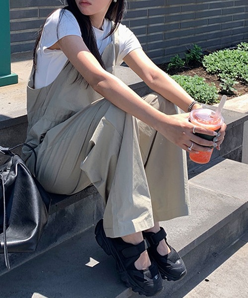 meJane(ミージェーン)の「フロントボタン×ドロストデザイン ワイドサロペット(サロペット/オーバーオール・レディース・ベージュ・FREE)」の5枚目の写真