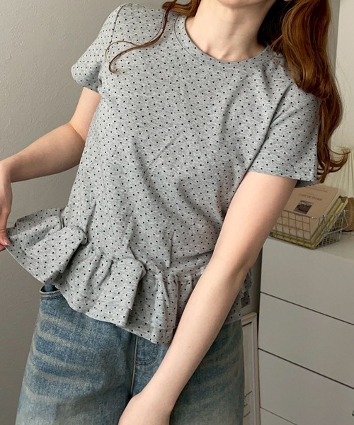 merrylatte(メリーラテ)の「ドット 裾フリル Tシャツ カットソー【NOUA】(Tシャツ/カットソー・レディース・グレー/ホワイト・FREE)」の1枚目の写真