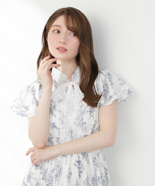 ASTORIA ODIER(アストリアオディール)の「レースボウタイ花柄ワンピース(ワンピース・レディース・ベージュ/アイボリー/ホワイト・MEDIUM/SMALL)」の8枚目の写真