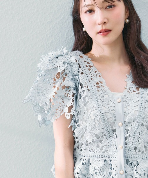 polaura(ポローラ)の「アリュールレースラッフルブラウス(シャツ/ブラウス・レディース・ネイビー/サックスブルー/ブルーグレー/ホワイト/ベージュ・FREE)」の7枚目の写真