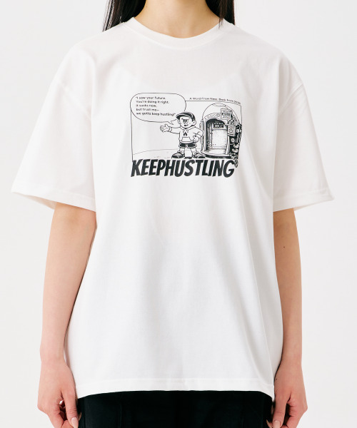 KEEPHUSTLING(キープハッスリング)の「君の未来を見てきた! グラフィック ビッグシルエットT(ホワイト)(Tシャツ/カットソー・レディース・ホワイト・MEDIUM/LARGE/X-LARGE)」の1枚目の写真