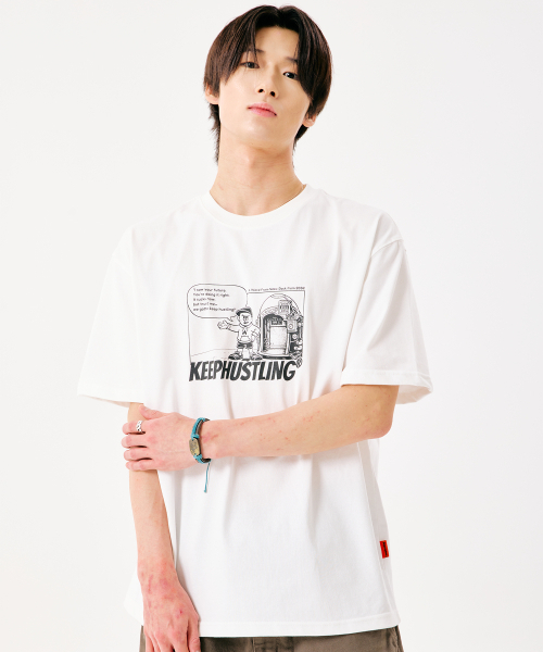 KEEPHUSTLING(キープハッスリング)の「君の未来を見てきた! グラフィック ビッグシルエットT(ホワイト)(Tシャツ/カットソー・レディース・ホワイト・MEDIUM/LARGE/X-LARGE)」の2枚目の写真