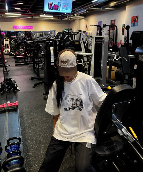 KEEPHUSTLING(キープハッスリング)の「君の未来を見てきた! グラフィック ビッグシルエットT(ホワイト)(Tシャツ/カットソー・レディース・ホワイト・MEDIUM/LARGE/X-LARGE)」の7枚目の写真