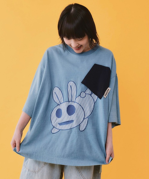 ScoLar Parity(スカラーパリティ)の「362112:ポケットからこぼれウサギ アップリケTシャツ(Tシャツ/カットソー・レディース・サックスブルー/ネイビー/オフホワイト・M)」の5枚目の写真