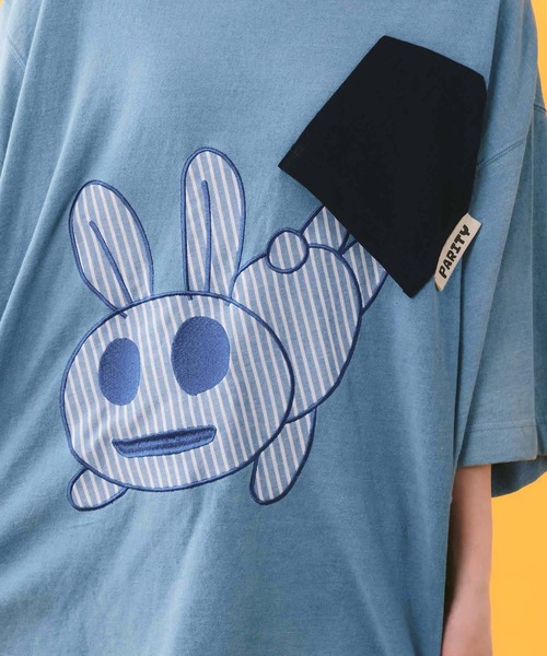 ScoLar Parity(スカラーパリティ)の「362112:ポケットからこぼれウサギ アップリケTシャツ(Tシャツ/カットソー・レディース・サックスブルー/ネイビー/オフホワイト・M)」の8枚目の写真