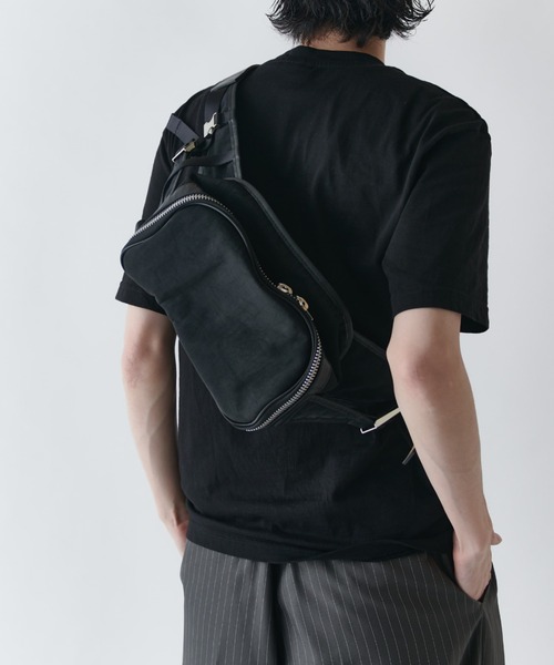 Lui's(ルイス)の「MICHELLE BODY BAG / CERATO BRIGHT H(ショルダーバッグ・メンズ・ブラック・FREE)」の2枚目の写真