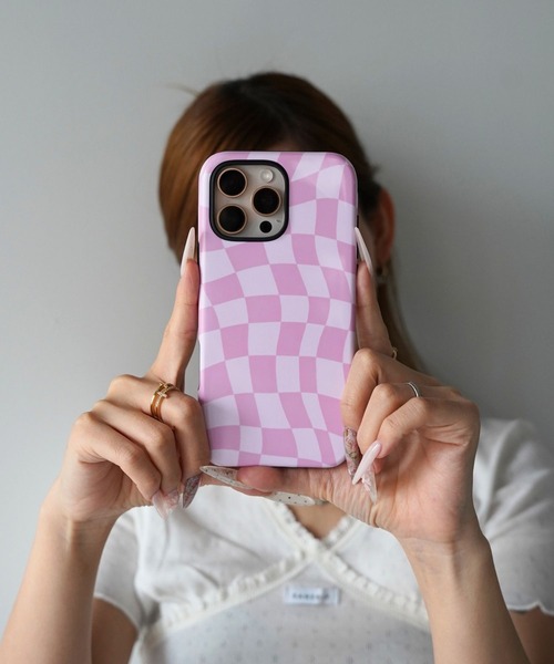 SANSeLF(サンセルフ)の「【SANSeLF】ウェービーチェッカーフラッグiPhoneケース sac26s004(スマホケース/カバー・レディース・イエロー/パープル/ピンク・iPhone 15/iPhone 16/iPhone 17)」の10枚目の写真