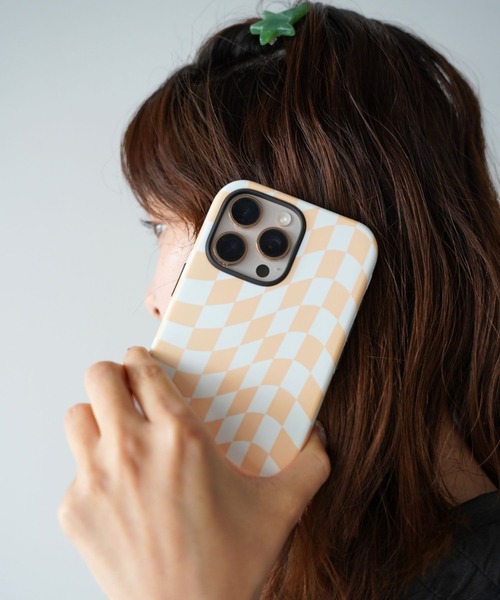 SANSeLF(サンセルフ)の「【SANSeLF】ウェービーチェッカーフラッグiPhoneケース sac26s004(スマホケース/カバー・レディース・イエロー/パープル/ピンク・iPhone 15/iPhone 16/iPhone 17)」の13枚目の写真