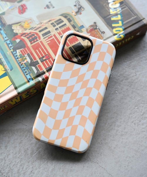SANSeLF(サンセルフ)の「【SANSeLF】ウェービーチェッカーフラッグiPhoneケース sac26s004(スマホケース/カバー・レディース・イエロー/パープル/ピンク・iPhone 15/iPhone 16/iPhone 17)」の14枚目の写真