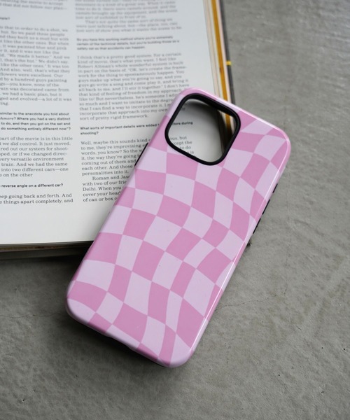 SANSeLF(サンセルフ)の「【SANSeLF】ウェービーチェッカーフラッグiPhoneケース sac26s004(スマホケース/カバー・レディース・イエロー/パープル/ピンク・iPhone 15/iPhone 16/iPhone 17)」の15枚目の写真