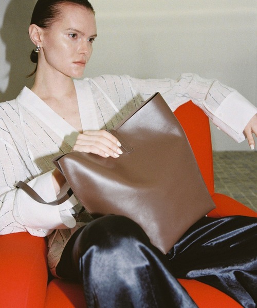 ADAM ET ROPE'(アダムエロペ)の「【PFT】Crepe Large Bag(ショルダーバッグ・レディース・ブラウン/ブラック/ベージュ・FREE)」の3枚目の写真