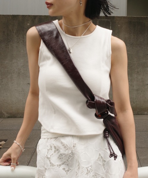 Ameri(アメリ)の「MEDI SWEET BACK STYLE CUP TOP(タンクトップ・レディース・ホワイト/ブラック/オレンジ・MEDIUM/SMALL)」の2枚目の写真