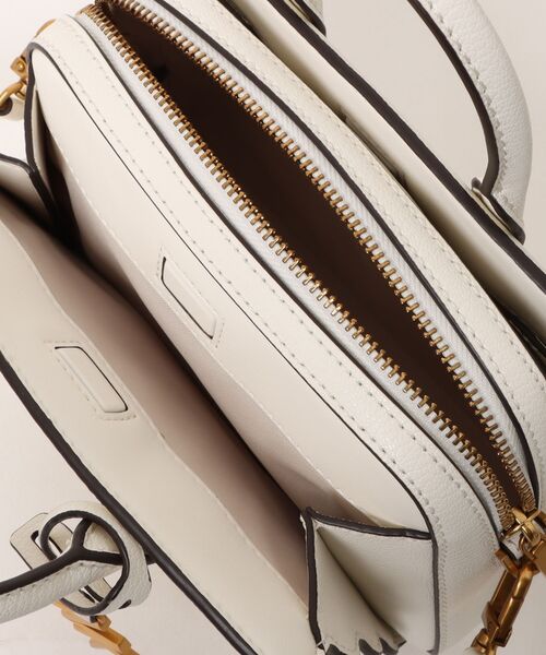 MICHAEL KORS(マイケルコース)の「LAILA ぺブルレザー コンバーチブル クロスボディバッグ エクストラスモール(ショルダーバッグ・レディース・ホワイト系・FREE)」の9枚目の写真