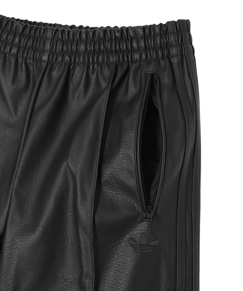 adidas(アディダス)の「FIREBIRD LOOSE PLEATHER PANT KU1806(その他パンツ・メンズ・ブラック・SMALL/MEDIUM)」の3枚目の写真